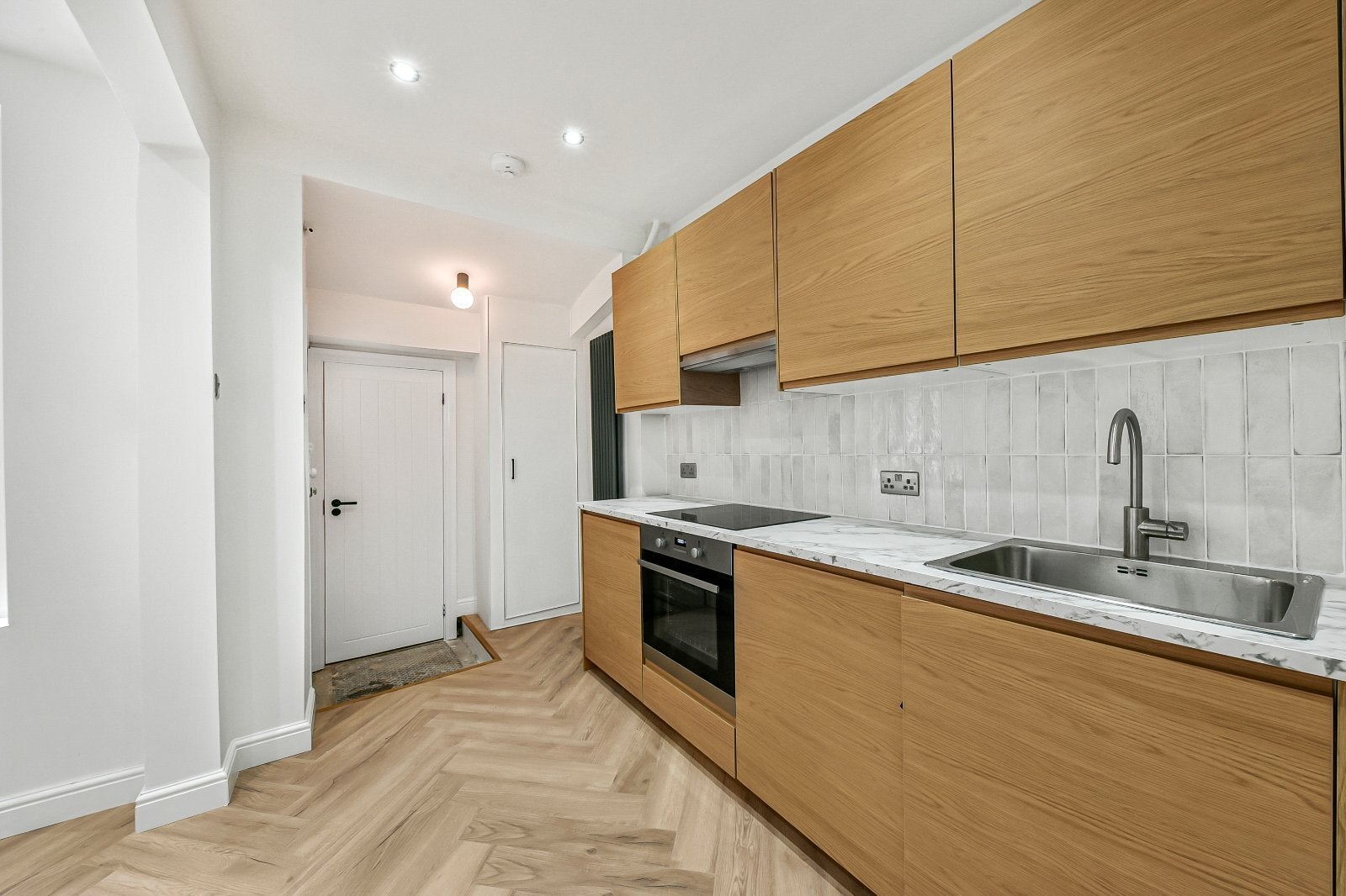 Flat Tasker Road in Greater London