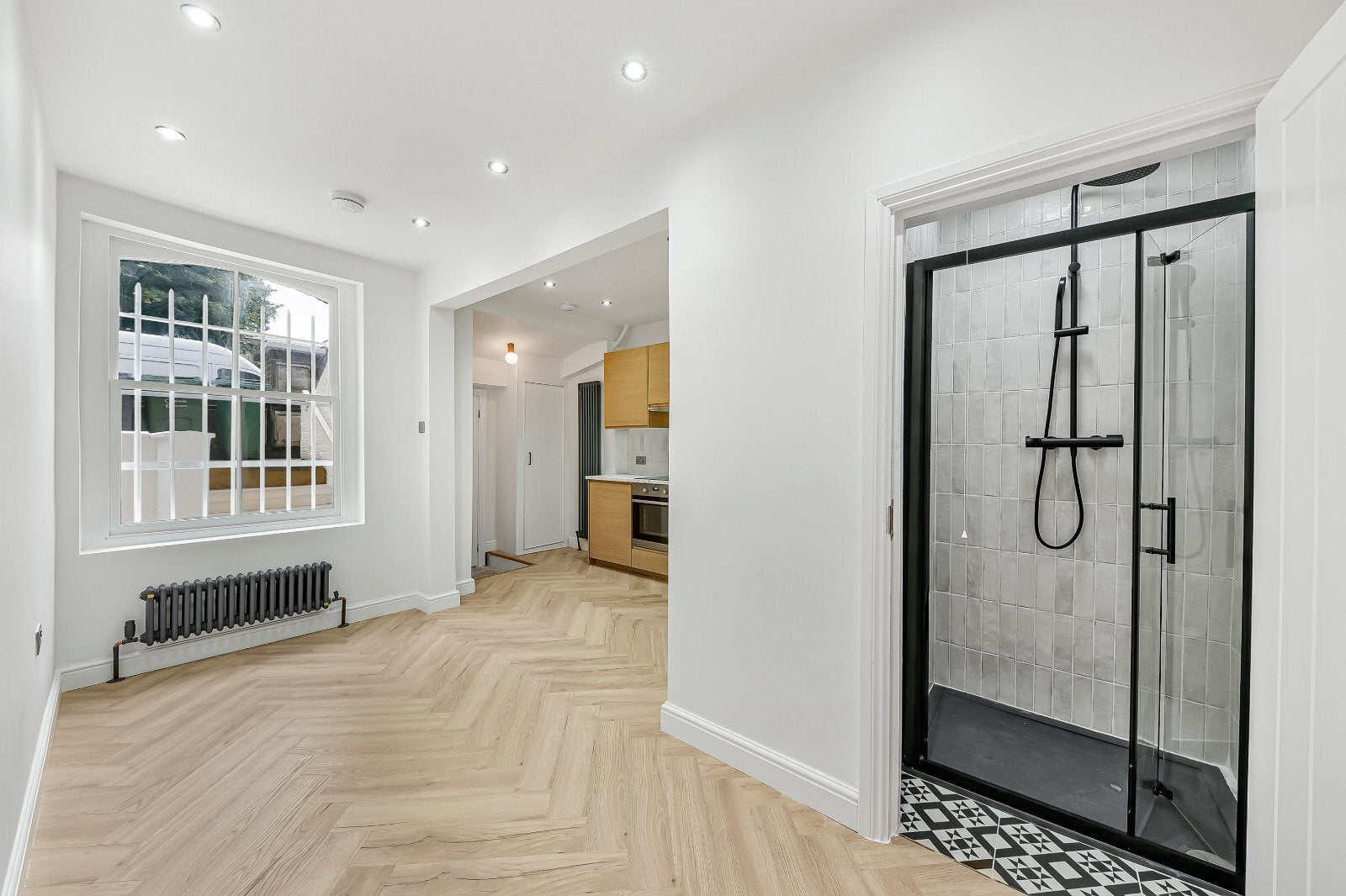 Flat Tasker Road in Greater London