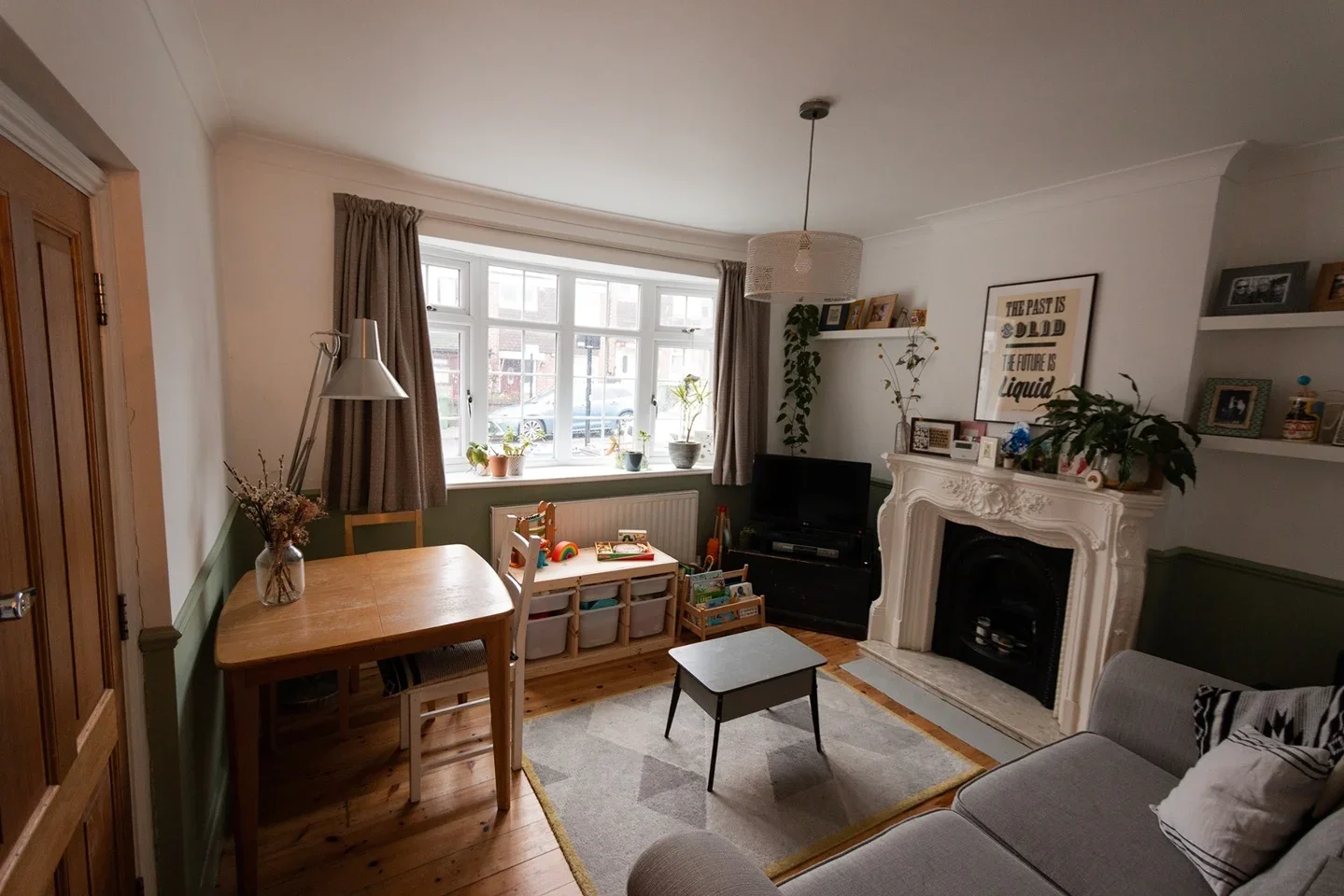 Flat Manor Road in Greater London
