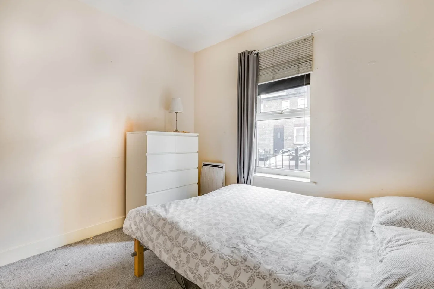 Flat Merton Road in Greater London