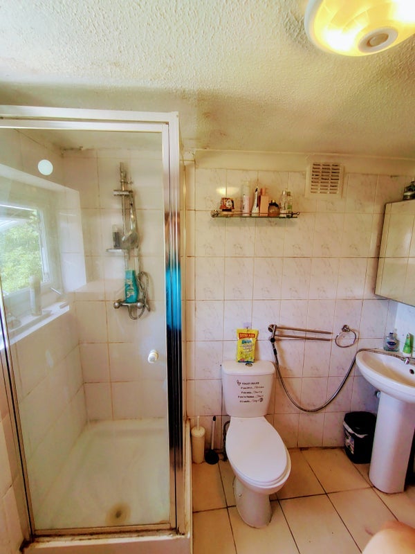 Room Amersham Road in Greater London