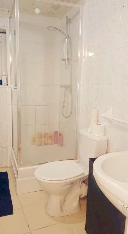 Room Amersham Road in Greater London
