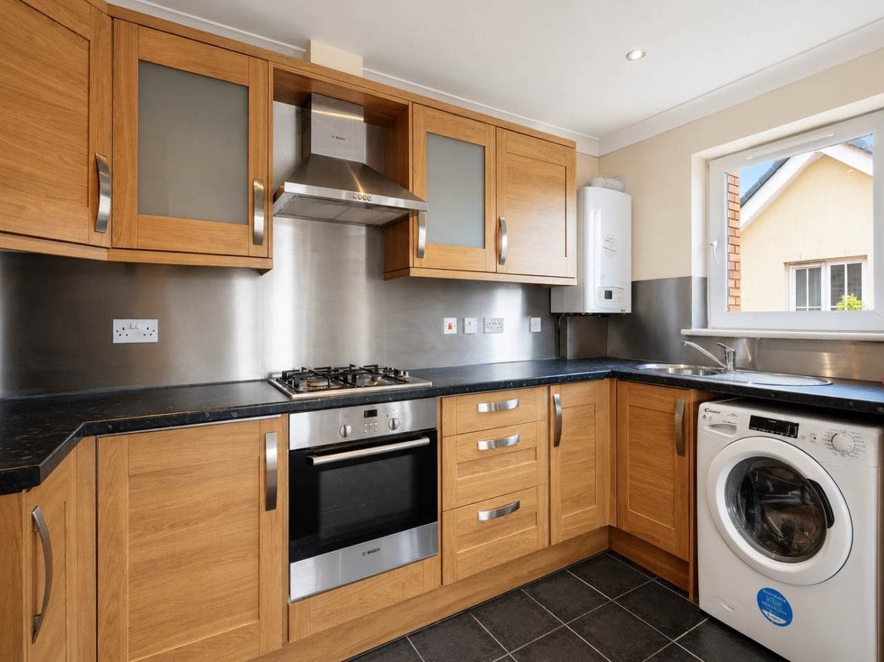 Flat Clos Gwilym in Llanbadarn Fawr Community