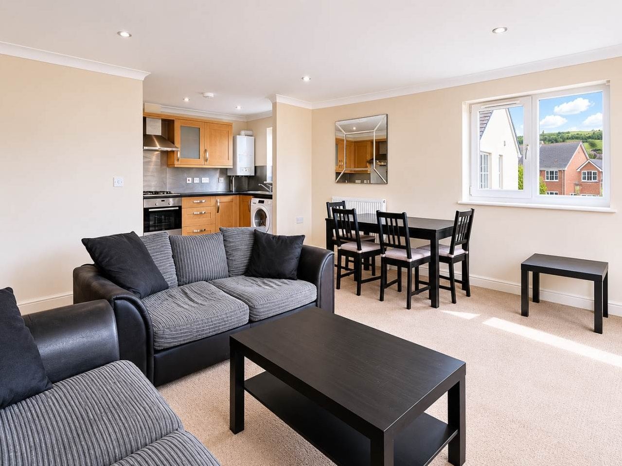 Flat Clos Gwilym in Llanbadarn Fawr Community