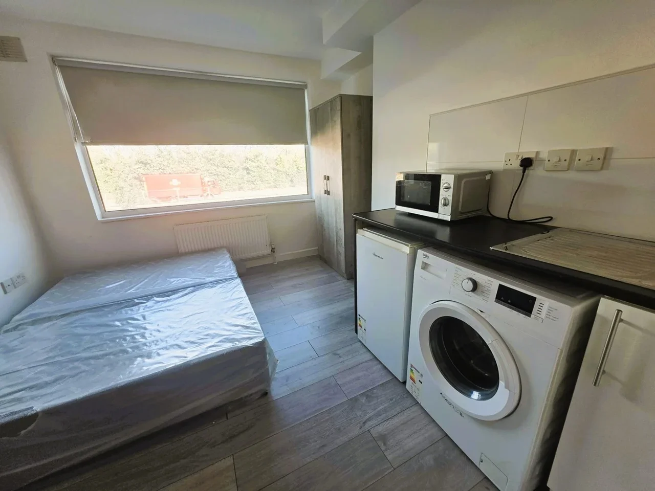 Room North Circular Road in Greater London