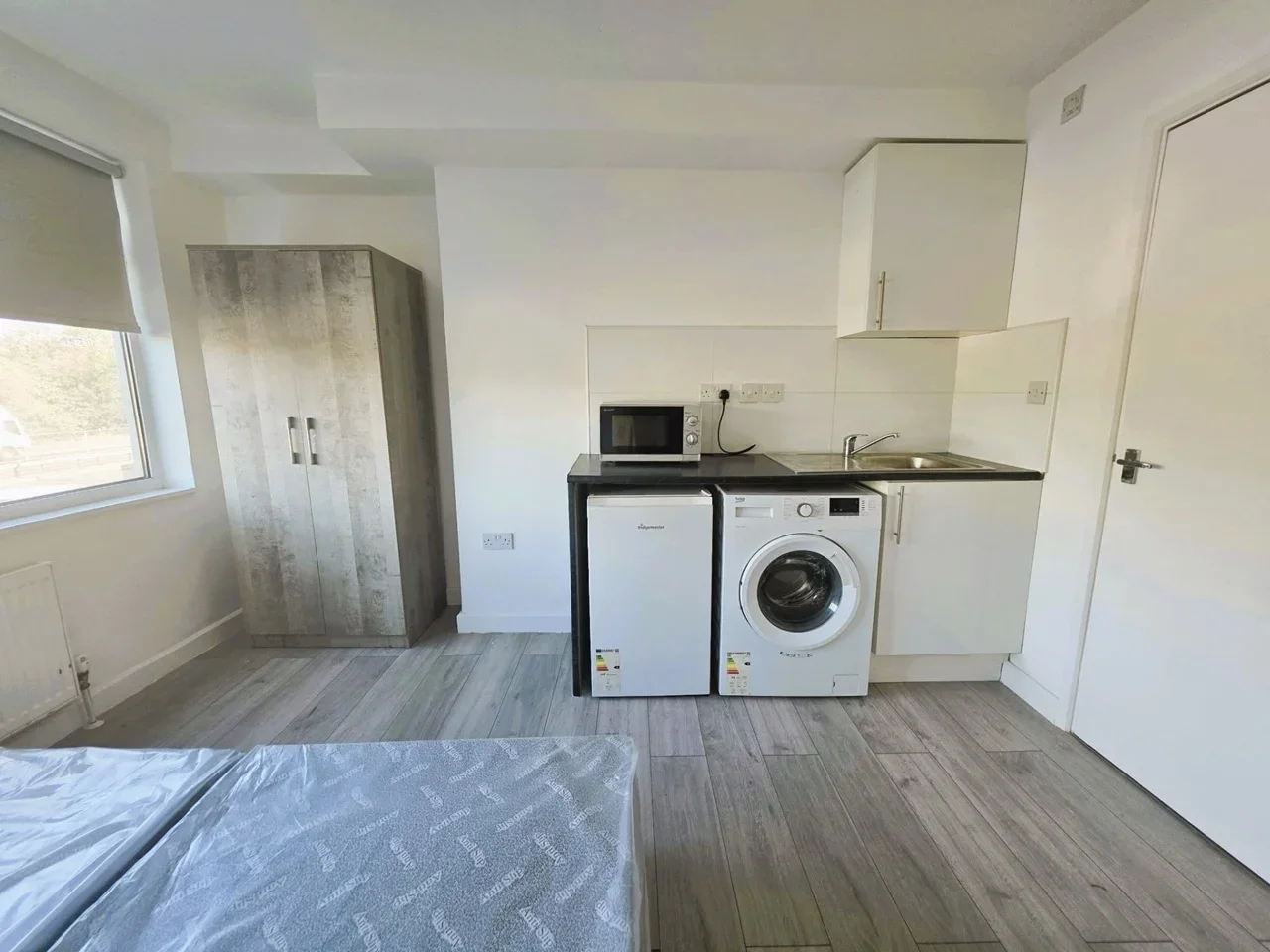 Room North Circular Road in Greater London