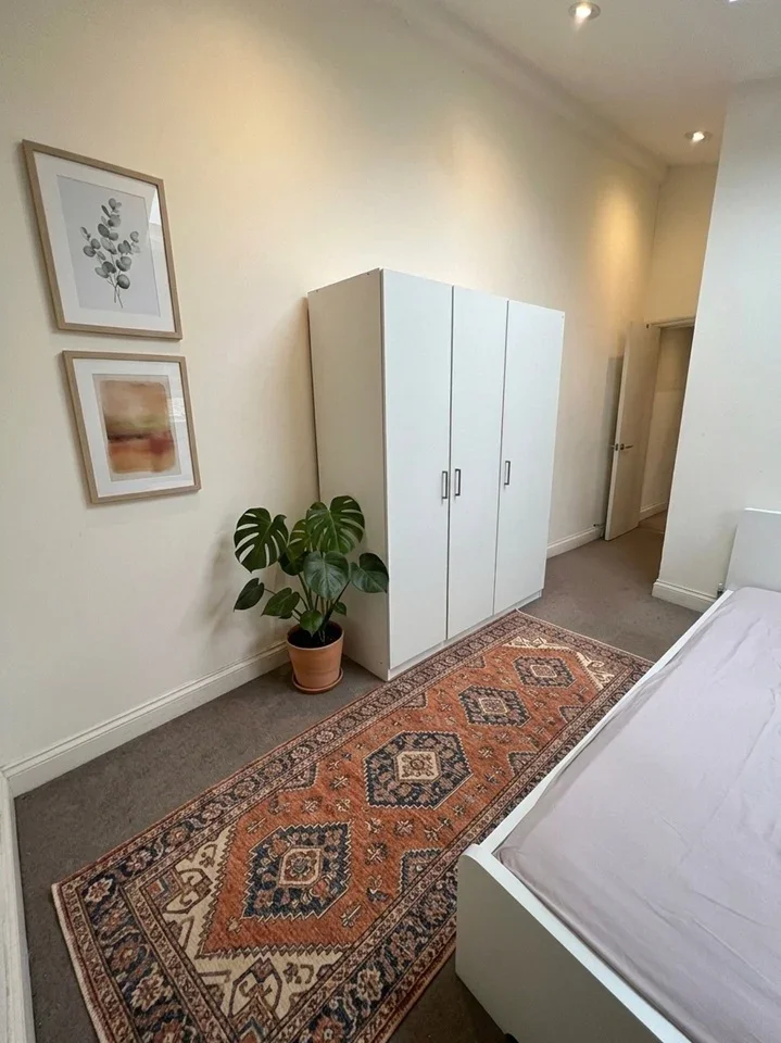 Room Brookville Road in Greater London
