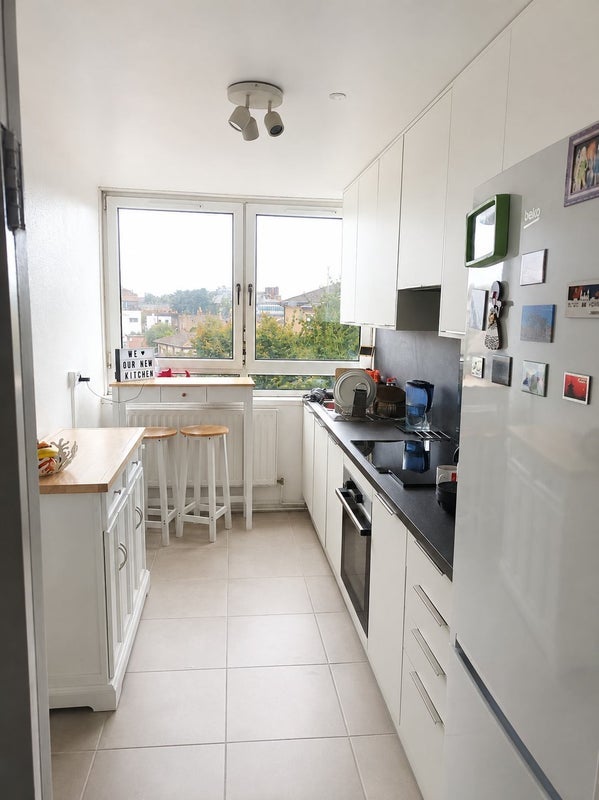 Room Avondale Square in Greater London