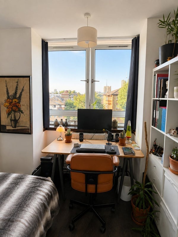 Room Avondale Square in Greater London