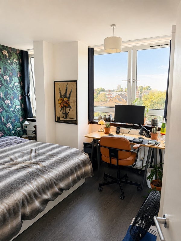 Room Avondale Square in Greater London