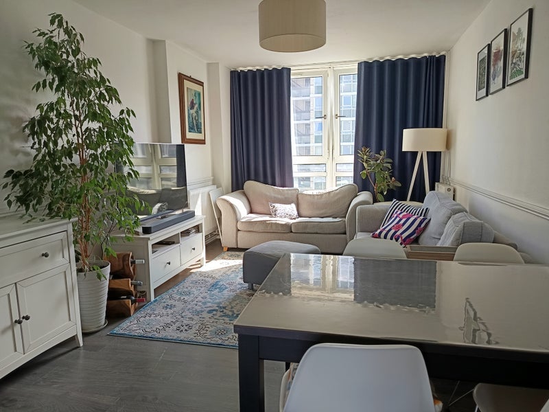 Room Avondale Square in Greater London