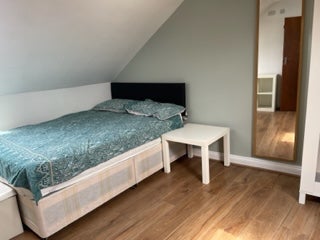 Room Sydney Road in Greater London