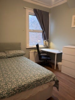 Room Sydney Road in Greater London
