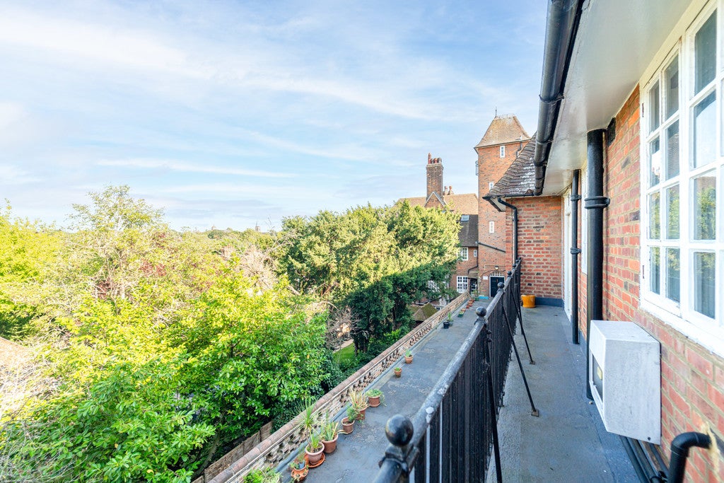 Flat Bridge Lane in Greater London