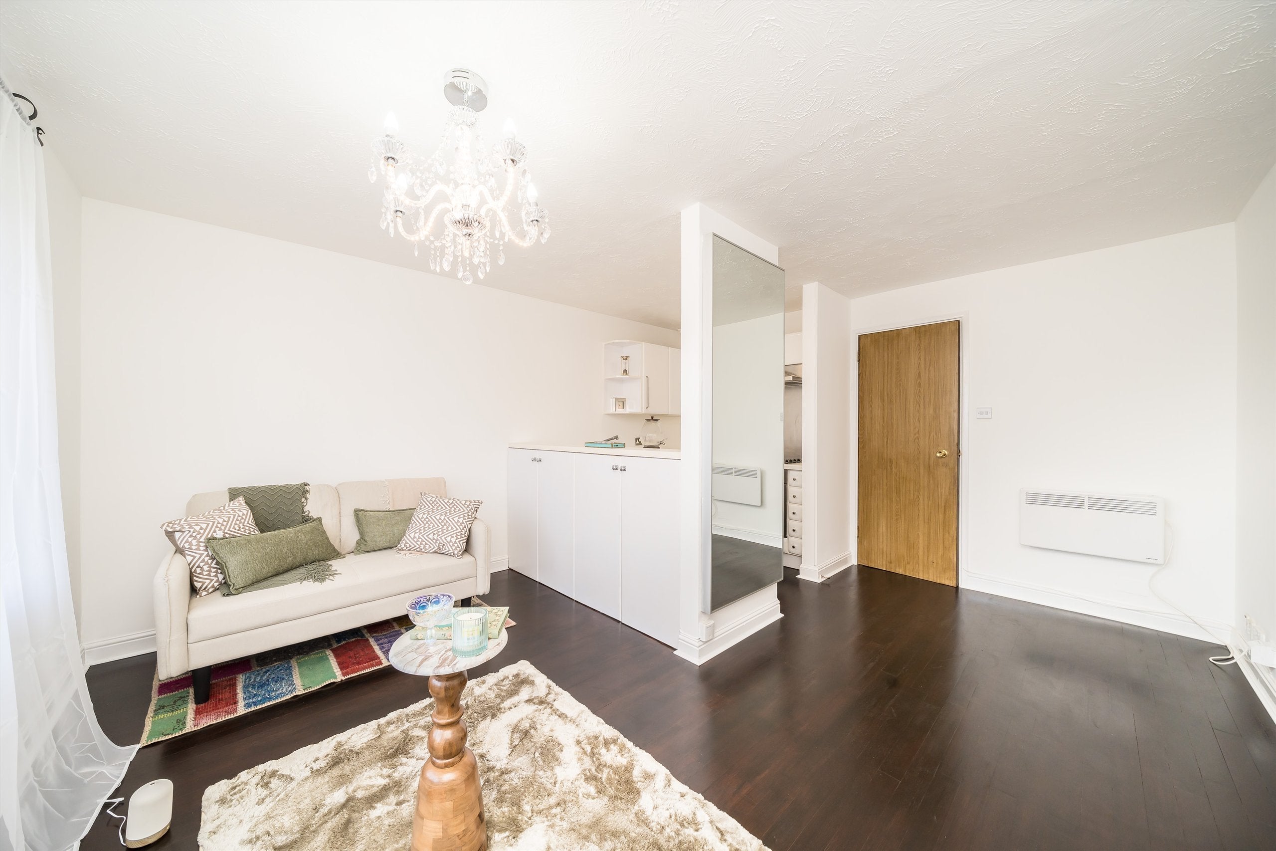Flat Hawthorn Crescent in Greater London