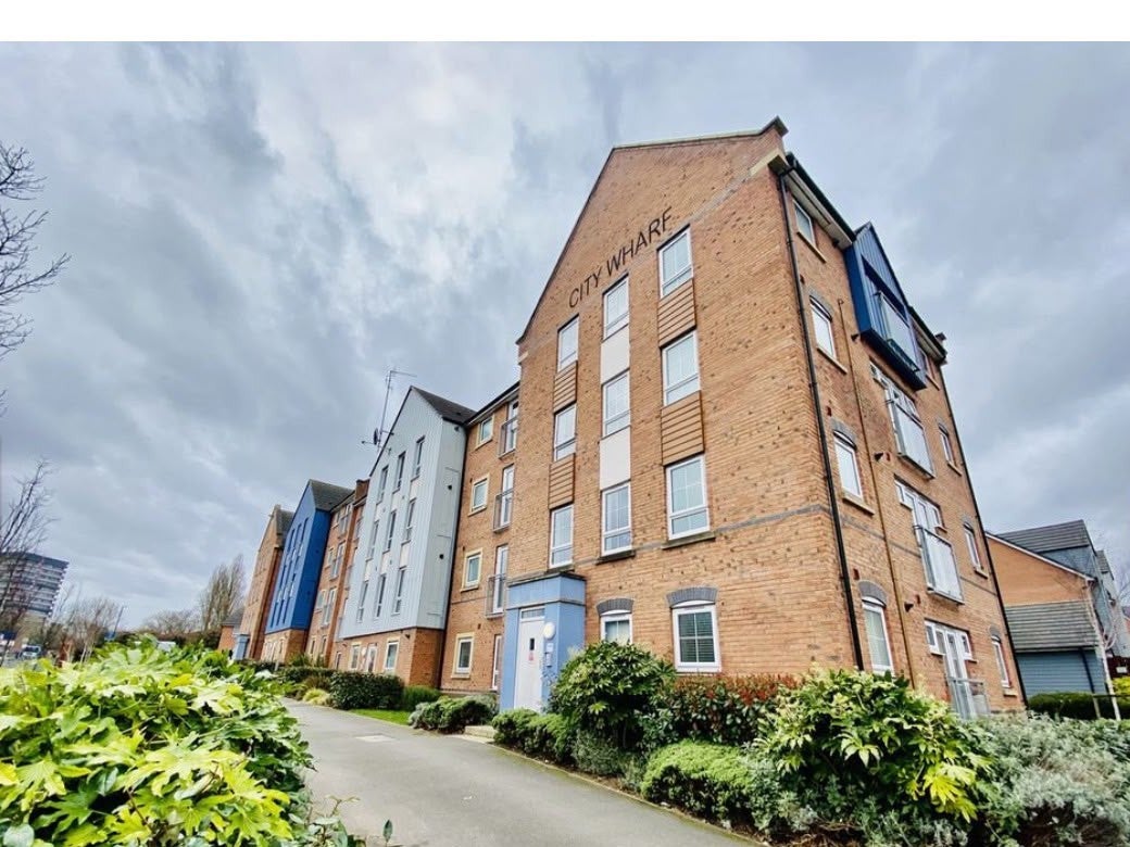 Flat Foleshill Road in Coventry