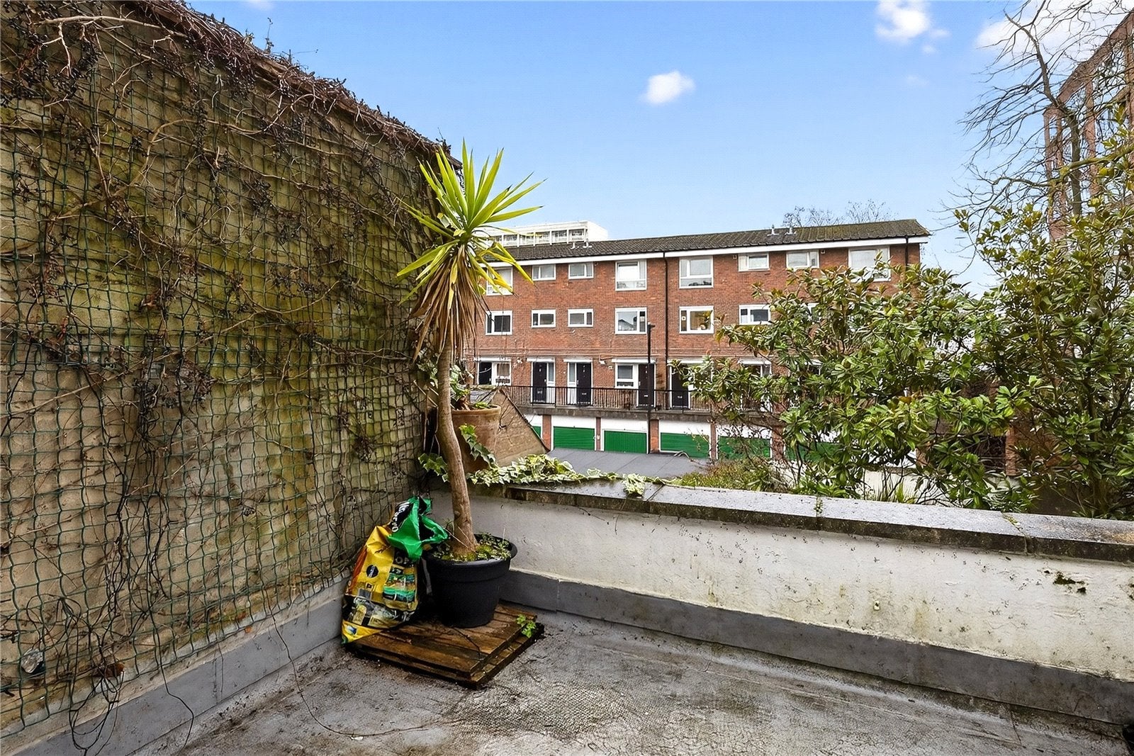Flat Richborne Terrace in Greater London