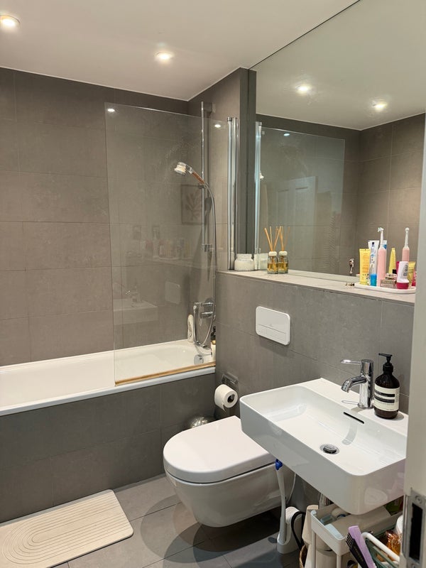 Room Penywern Road in Greater London