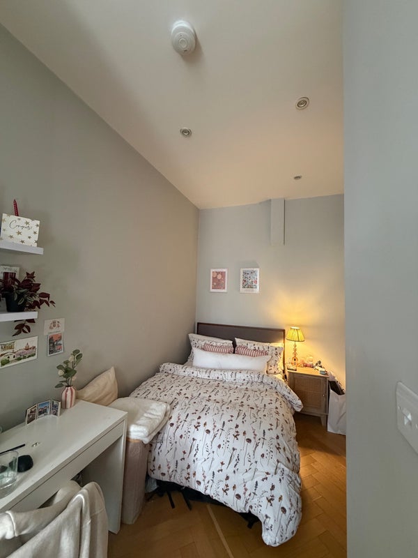 Room Penywern Road in Greater London