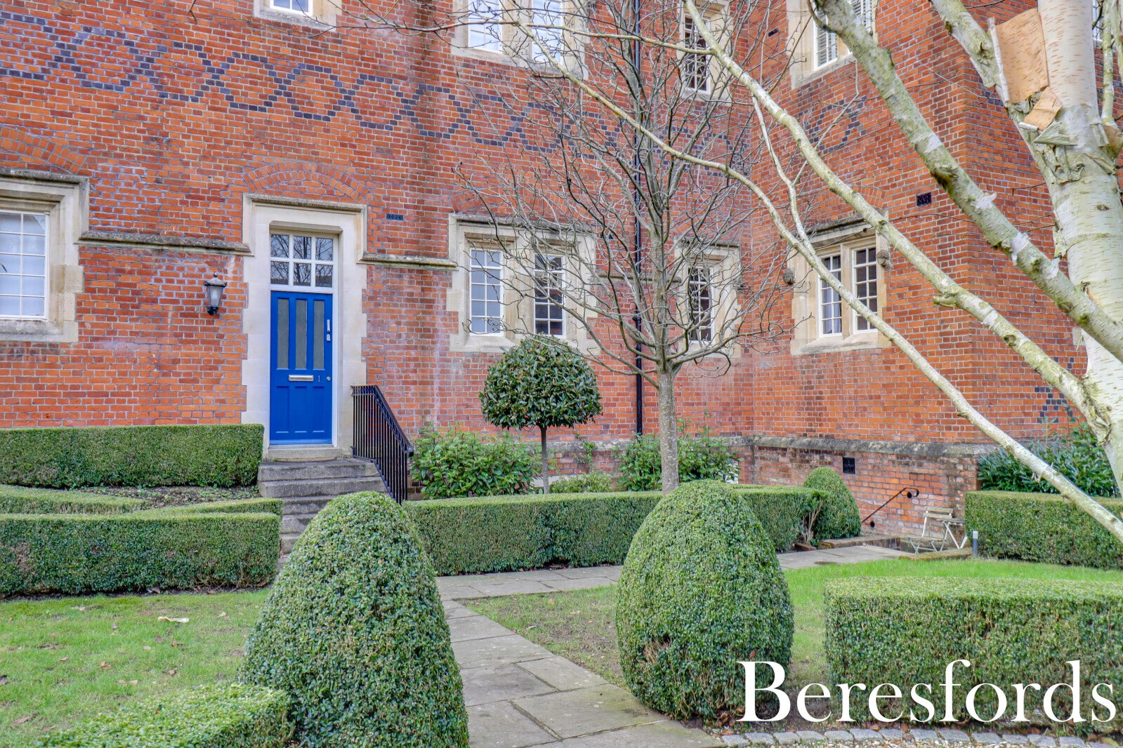Flat Pastoral Way in Brentwood