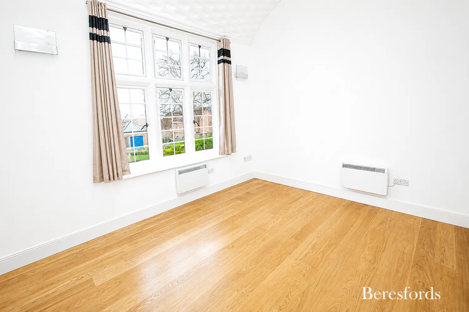 Flat Pastoral Way in Brentwood