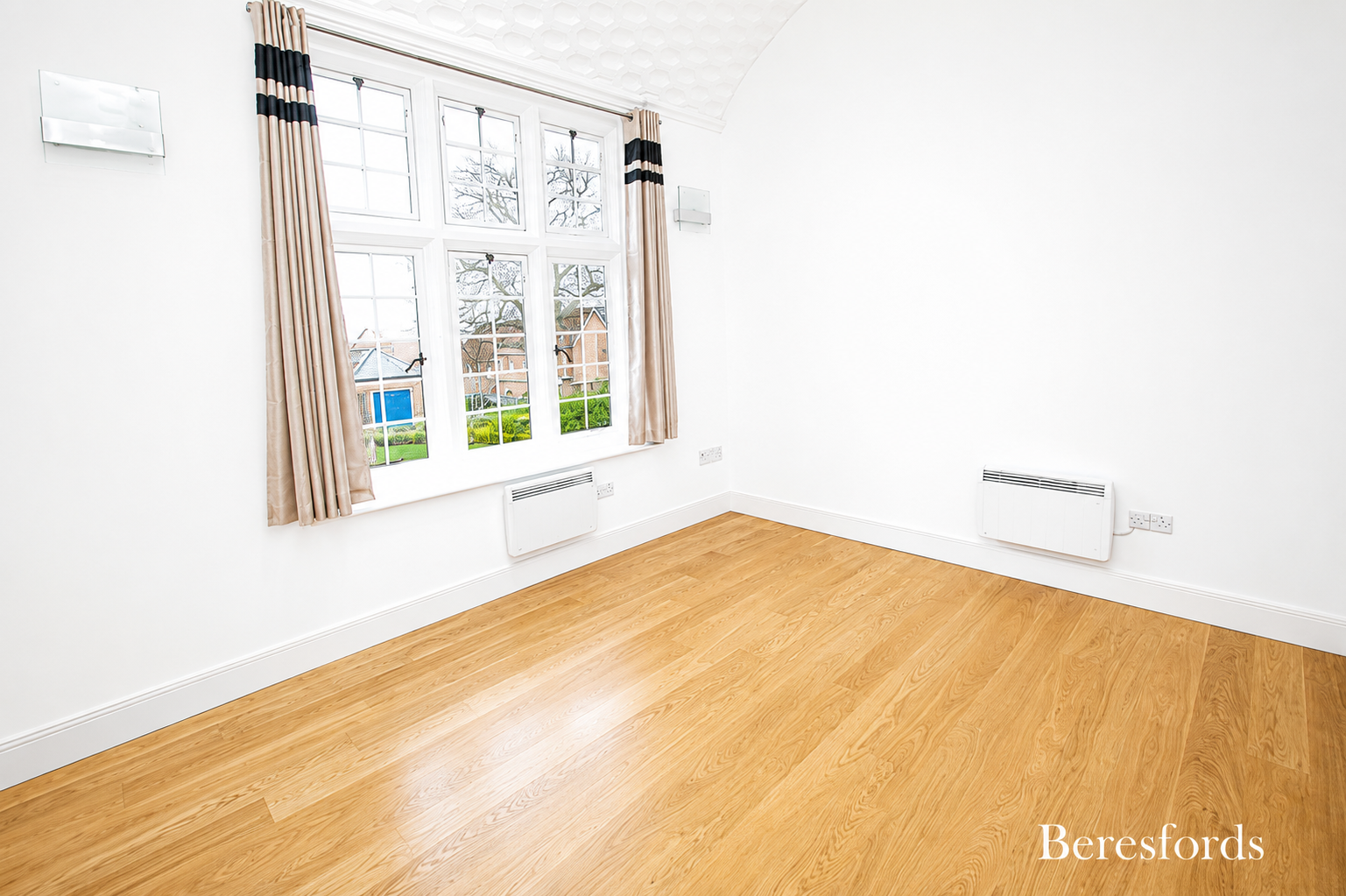 Flat Pastoral Way in Brentwood