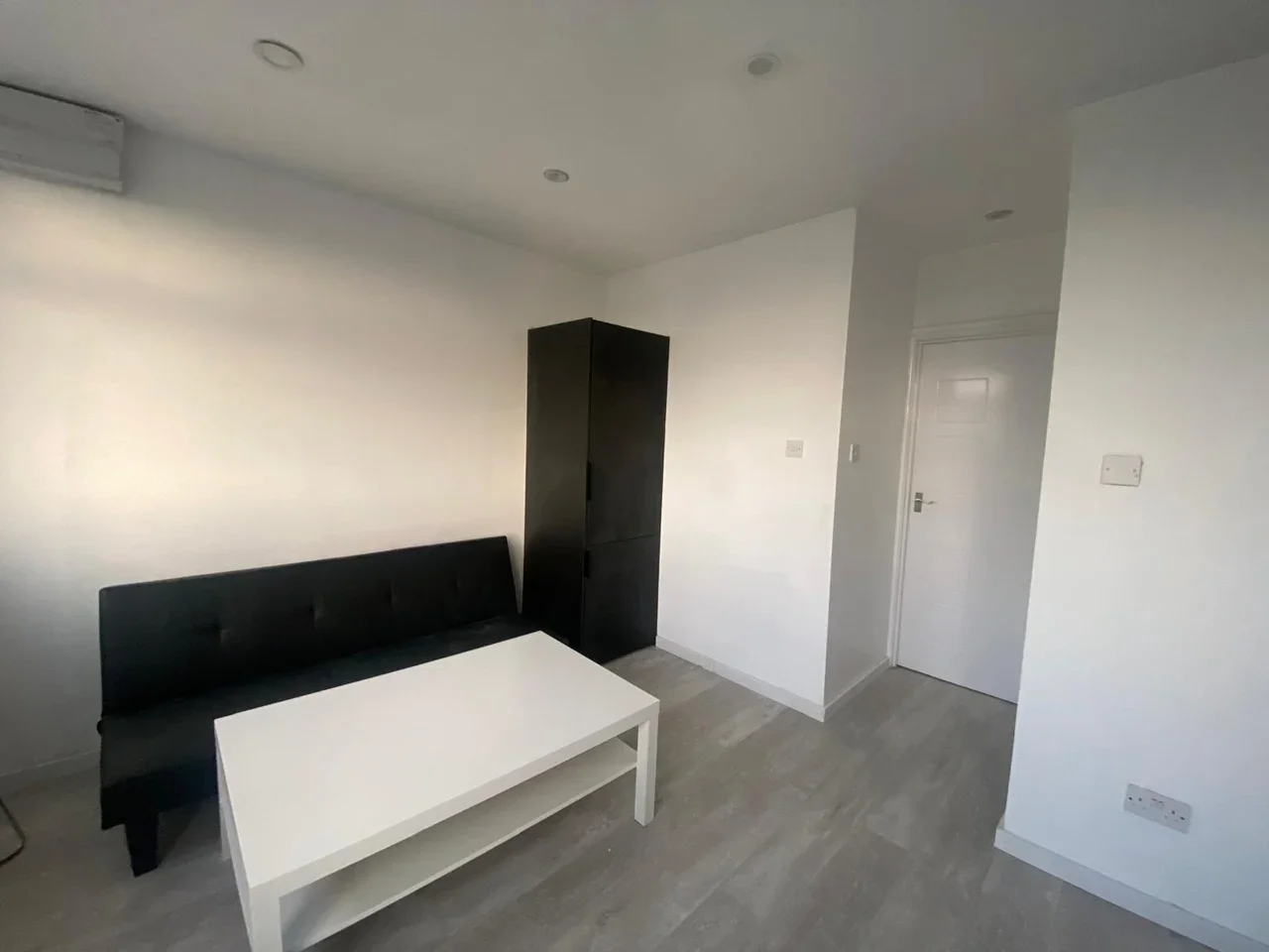 Flat Alexandra Avenue in Greater London