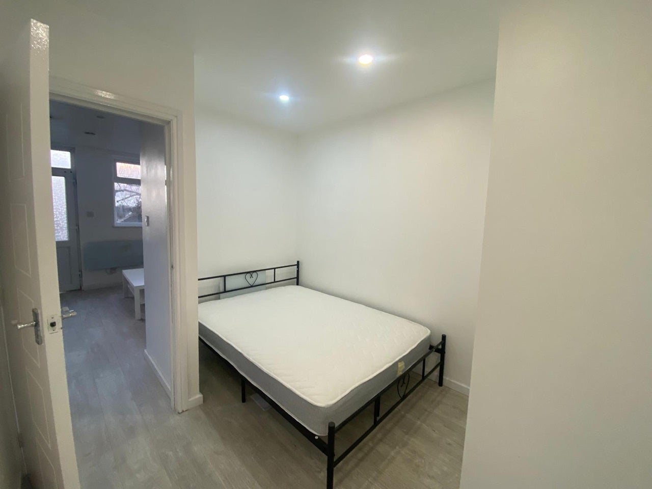 Flat Alexandra Avenue in Greater London