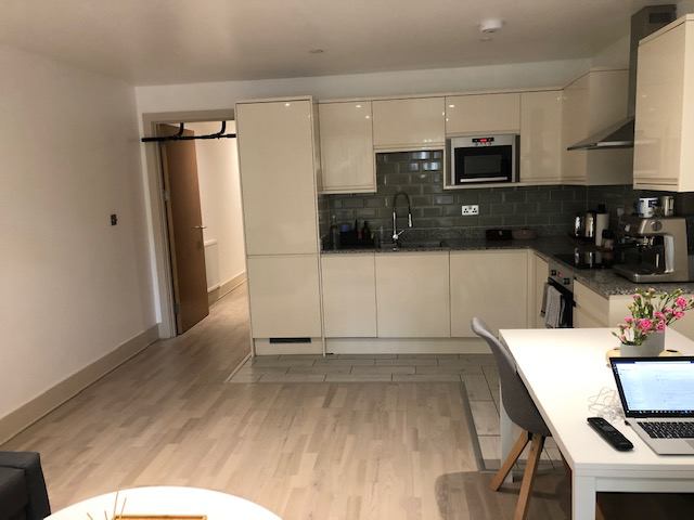 Flat Decima Street in Greater London