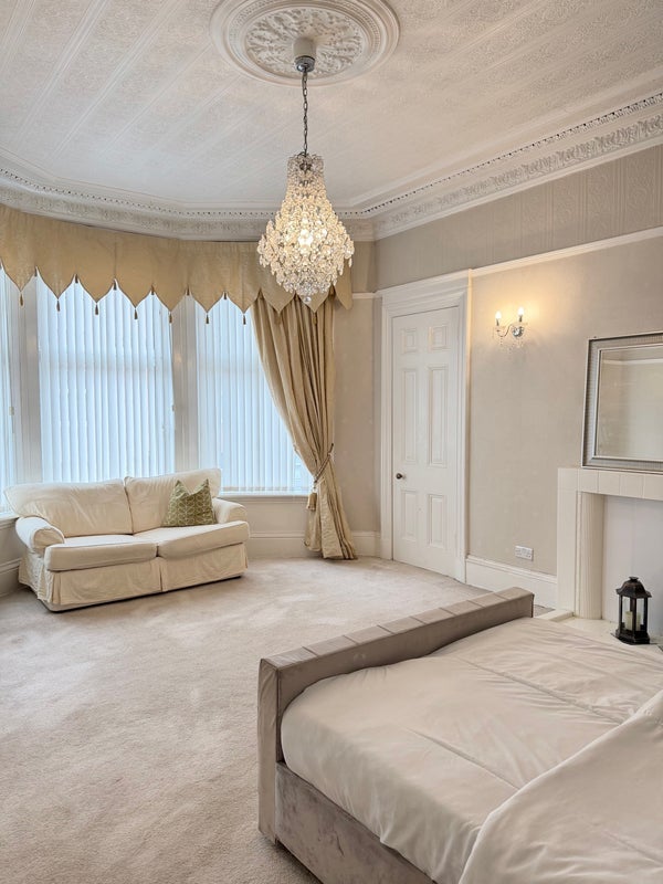 Room Keir Street in Glasgow