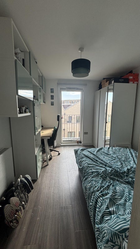 Room Peloton Avenue in Greater London