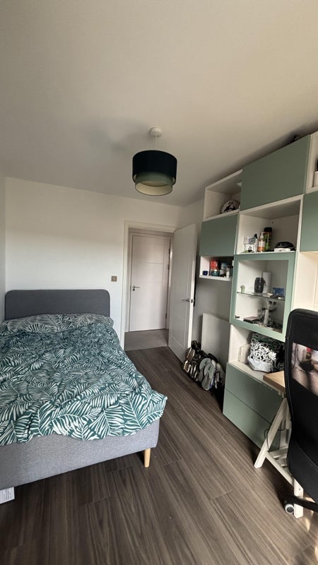 Room Peloton Avenue in Greater London