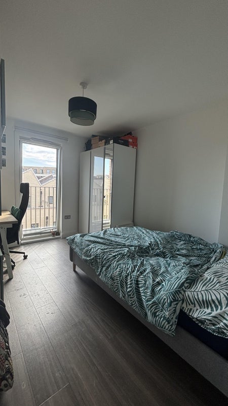 Room Peloton Avenue in Greater London
