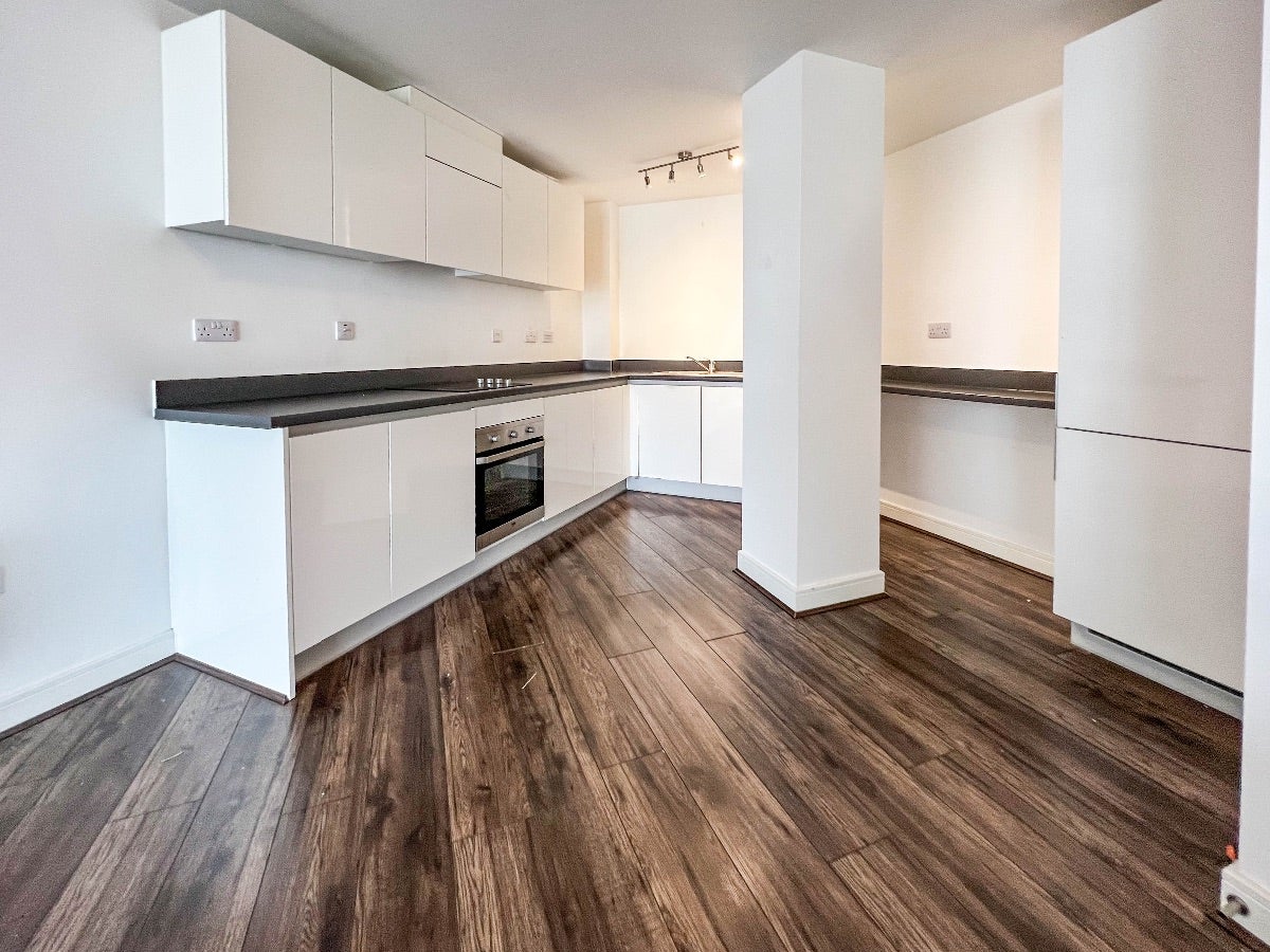 Flat Waterfront Way in Brierley Hill