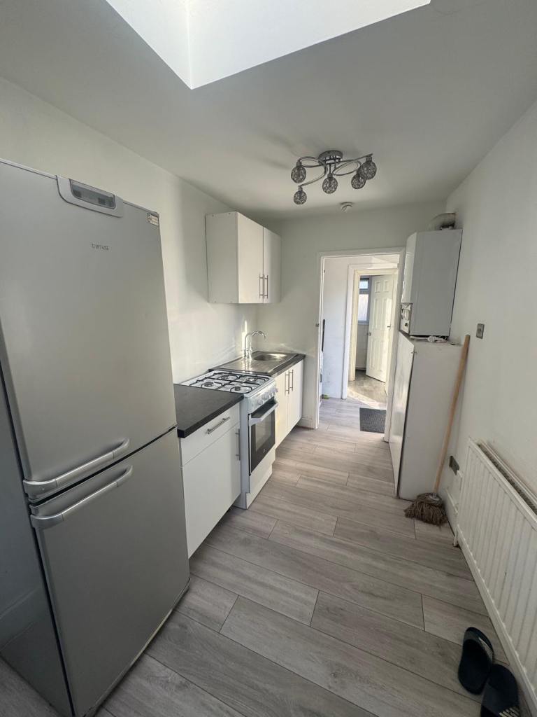 Flat Ilford Lane in Greater London
