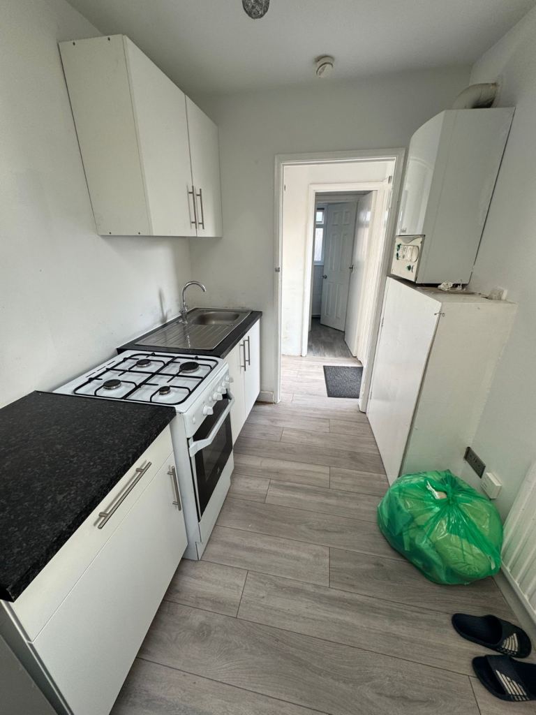Flat Ilford Lane in Greater London
