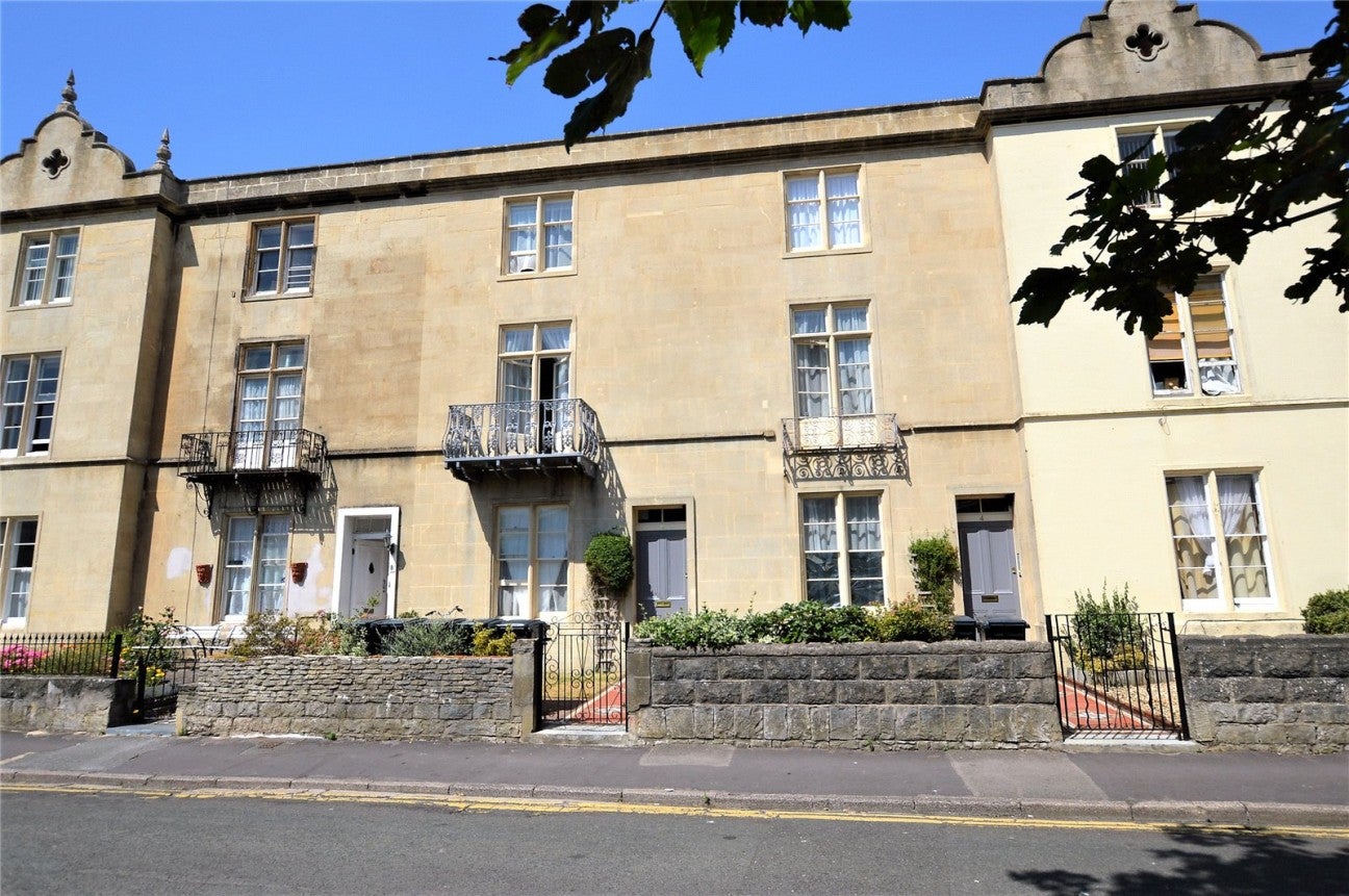 Flat South Crescent in Weston-super-Mare