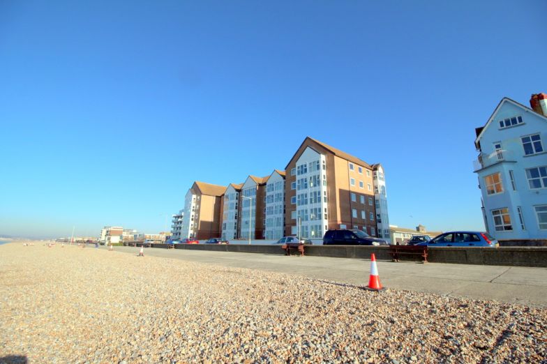 Flat Esplanade in Seaford