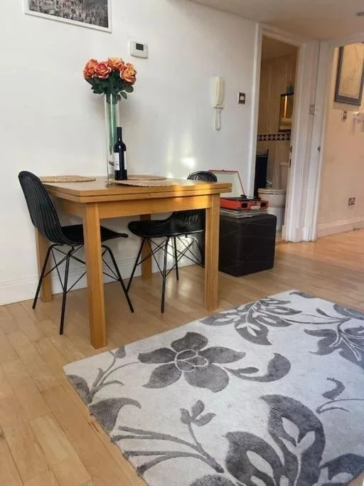 Flat Surrey Row in Greater London