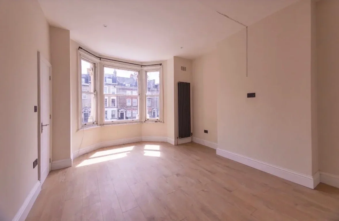 Room Romford Road in Greater London