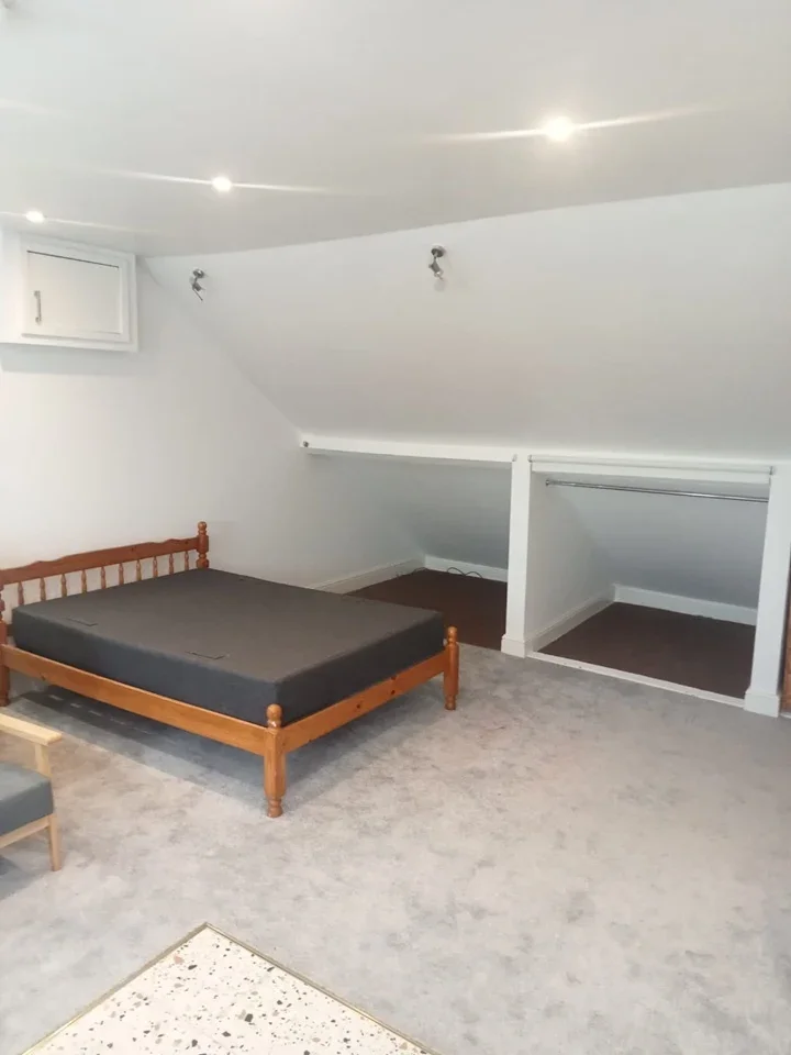 Flat Streatham Road in Greater London
