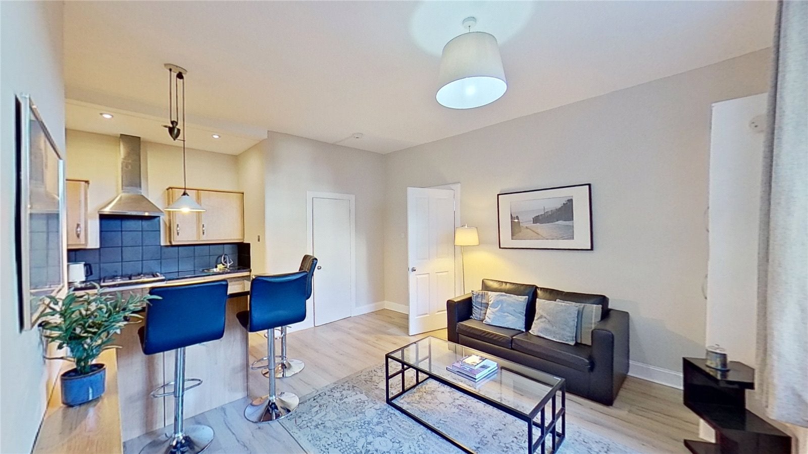 Flat Broughton Road in City of Edinburgh