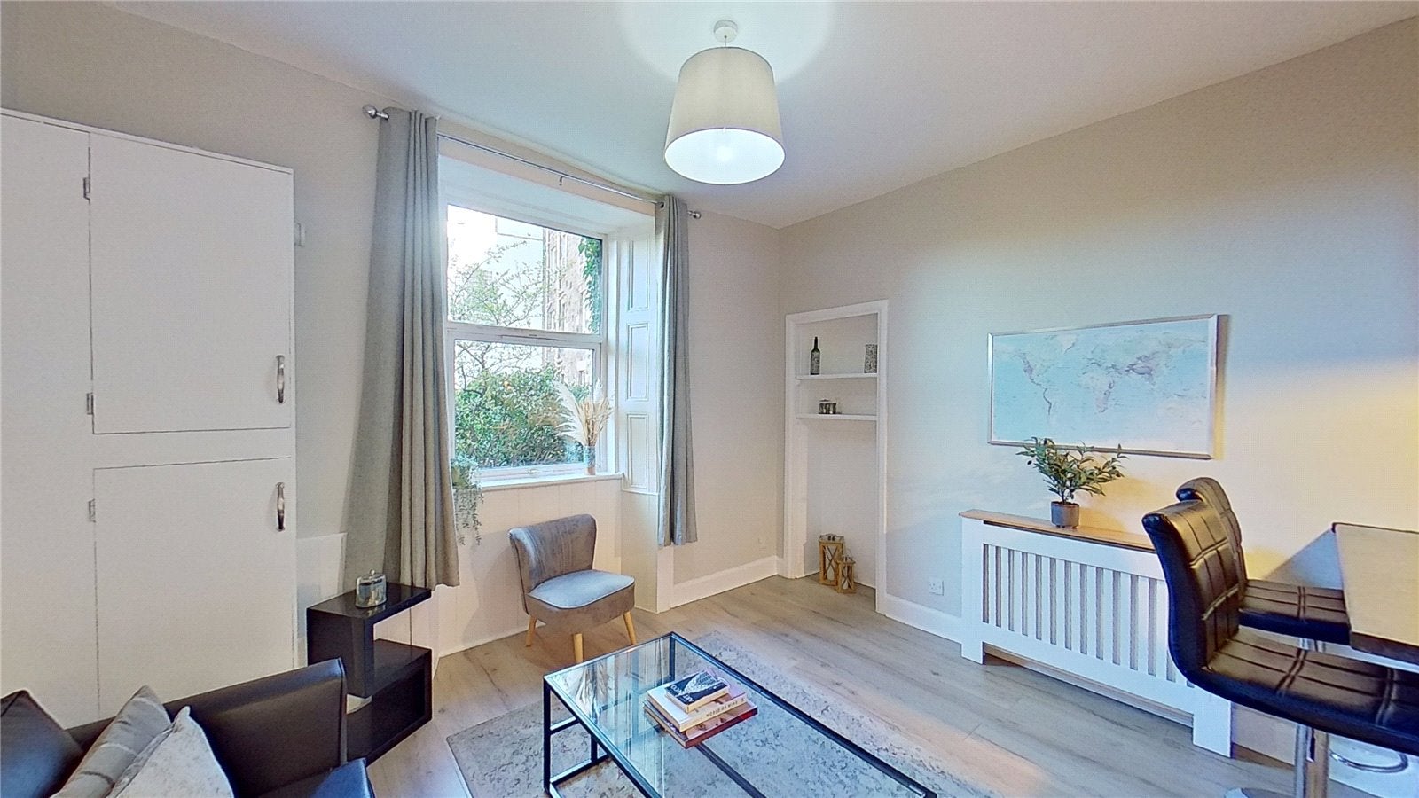 Flat Broughton Road in City of Edinburgh