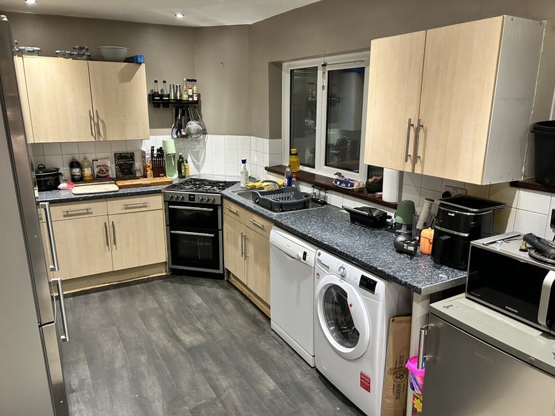 Room Bostocks Lane in Nottingham