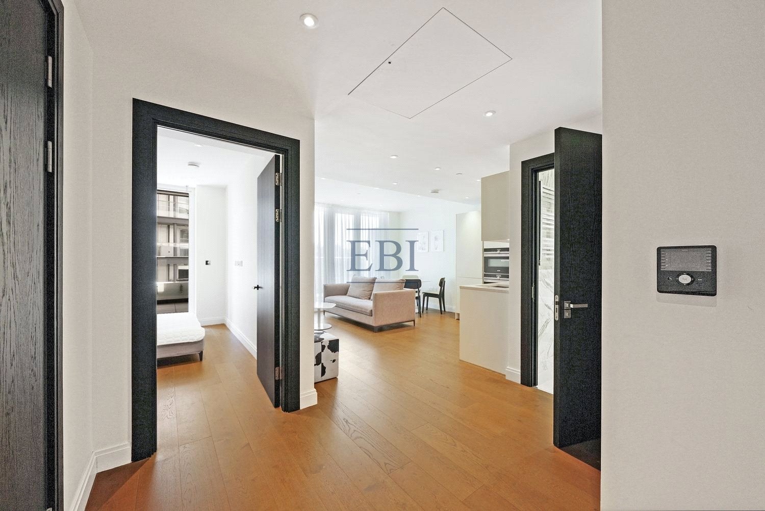 Flat Queenstown Road in Greater London