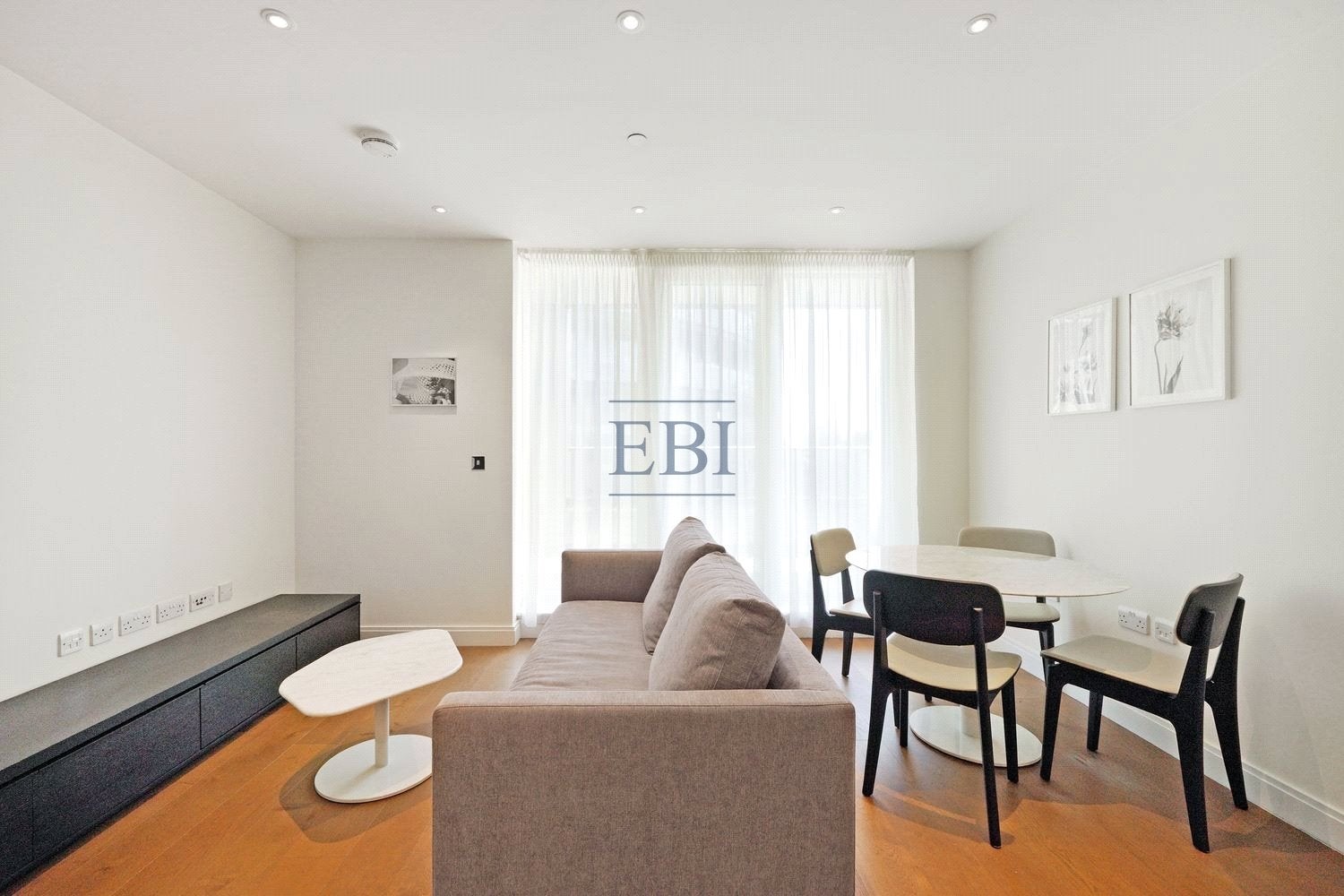 Flat Queenstown Road in Greater London