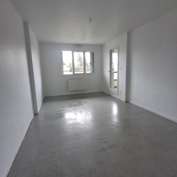 Flat Rue de l'Idolay in Rives