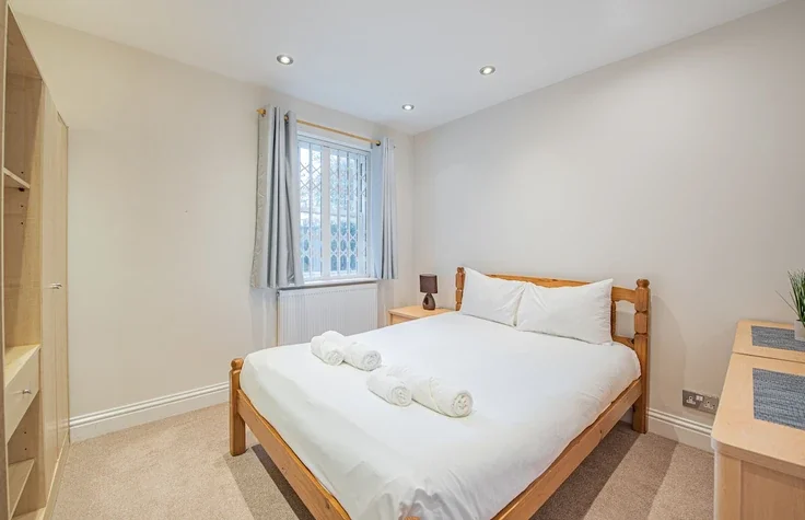 Flat Deverell Street in Greater London