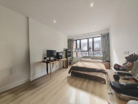 Flat Peach Street in Wokingham