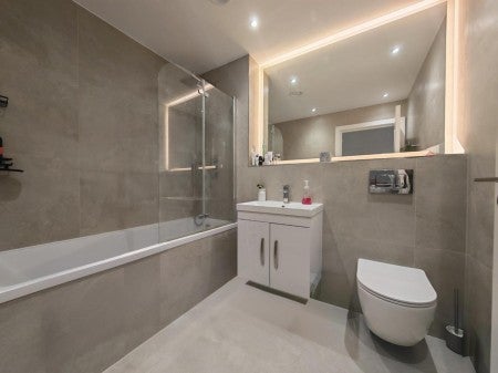 Flat Peach Street in Wokingham